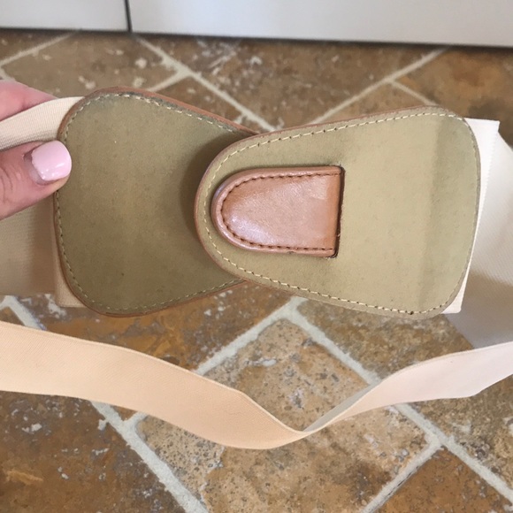 Cream elastic belt with leather front closure - Picture 4 of 5
